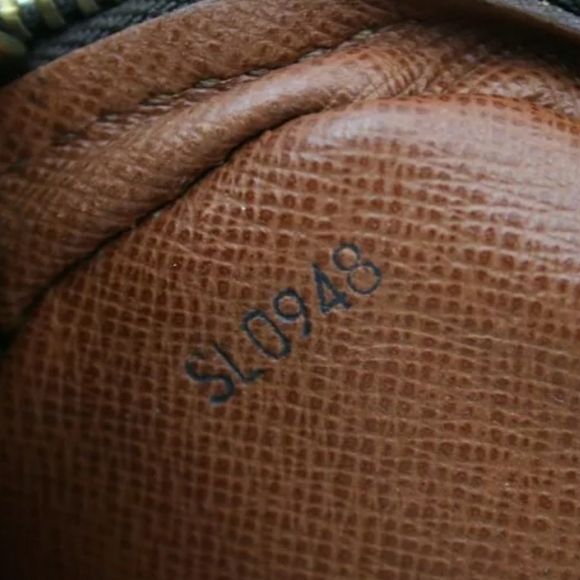 Louis Vuitton Clutch Marly Dragonne GM FREE PURSE CHARM. - Picture 9 of 16